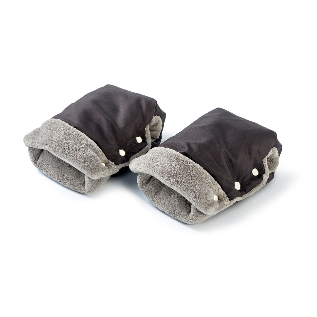 Stay warm on chilly strolls with the Hand Pram Mittens—a pair of fleece-lined black and gray mittens featuring button closures. With a universal fit, these hand muffs attach easily to any pushchair handle, providing ultimate convenience and cozy protection for your hands.