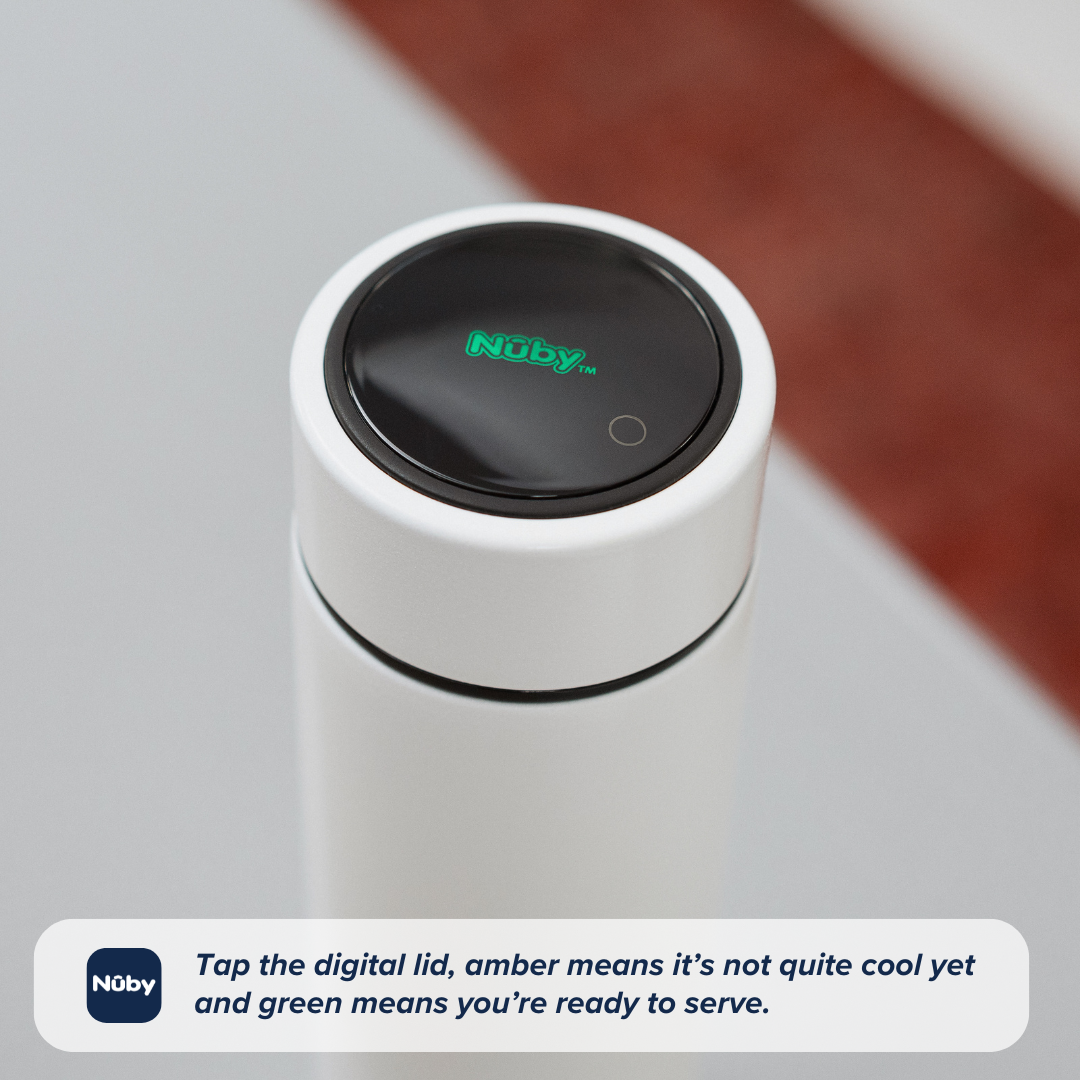 The green Nuby logo on top of a RapidCool indicating that a feed is at the correct temperature to dispense.
