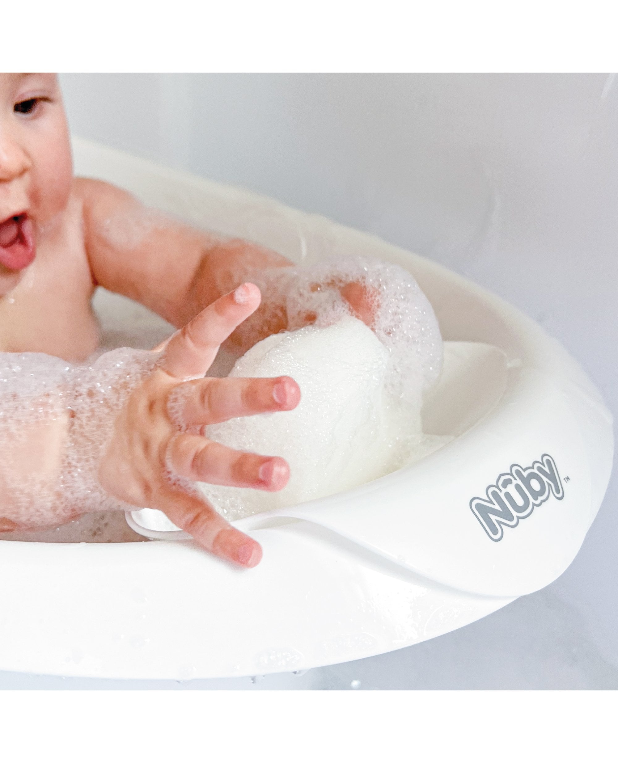 Nuby baby bath with built best sale in seat