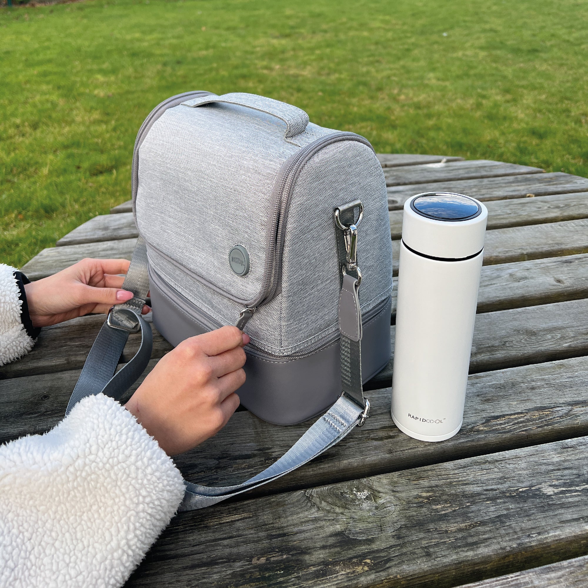 Nuby Nûby 30130 Nuby RapidCool Bereidt de perfecte babyvoeding in slechts 2 minuten Perfect voor onderweg Inclusief melkpoederdispenser en digitaal deksel Wit